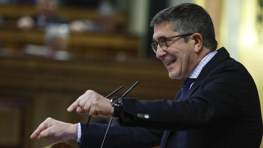 Patxi López en un momento de su discurso en la moción de censura de Vox contra el Gobierno.