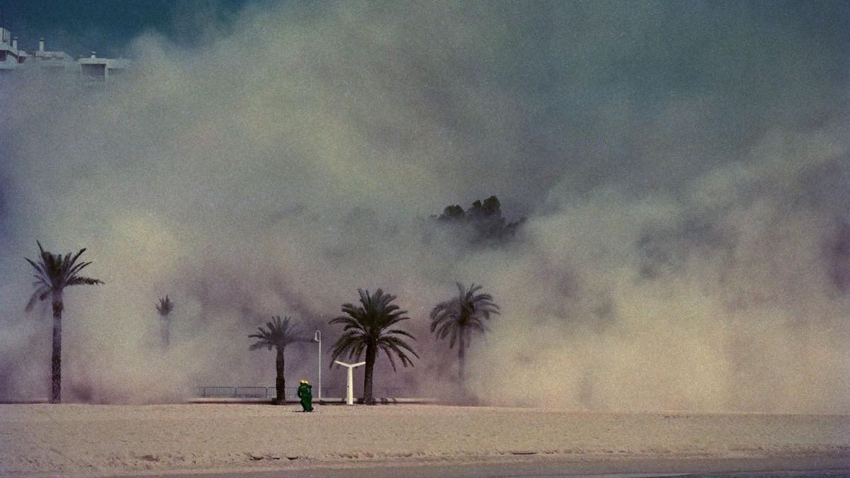 Los fotógrafos estaban a 200 metros del edificio, pero una nube de polvo los envolvió segundos después de la detonación