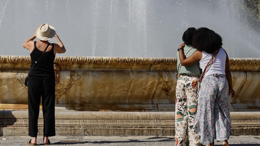 El calor se extiende por España y la Aemet activa avisos en ocho comunidades