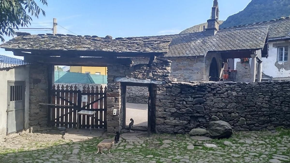 Vista de la granja en Caboalles de Abajo.