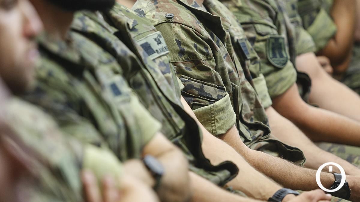 La ministra de Defensa, Margarita Robles, entrega las condecoraciones por la operación Libre Hidalgo y por las acciones realizadas en la DANA