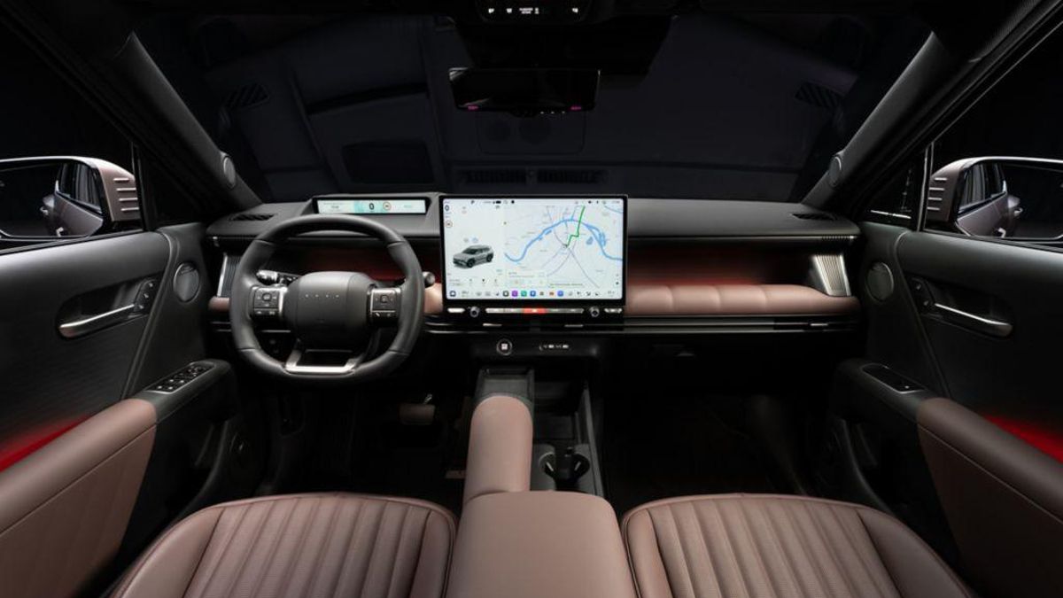 El salpicadero abandona la configuración anterior y apuesta por un diseño horizontal de dos niveles que incluye superficies acolchadas.