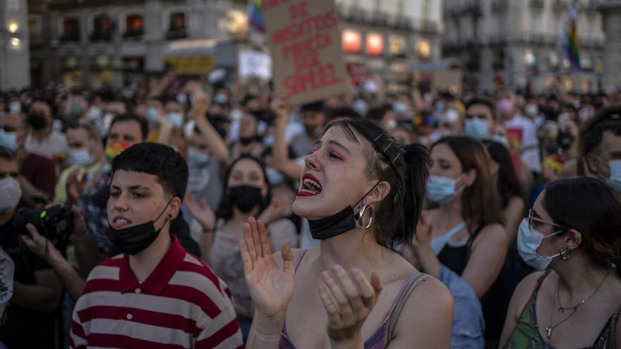 Una joven protesta contra la LGTBIfobia en la Puerta del Sol. En Madrid, según los datos del Observatorio contra la LGTBIfobia, en lo que va de año se han anotado 259 actos discriminatorios.