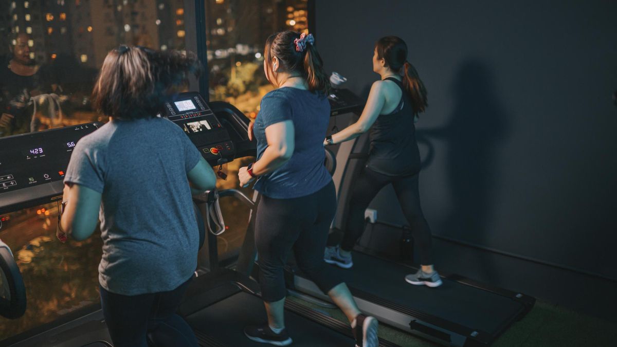 Por qué ir al gimnasio por la noche puede ser una mala idea