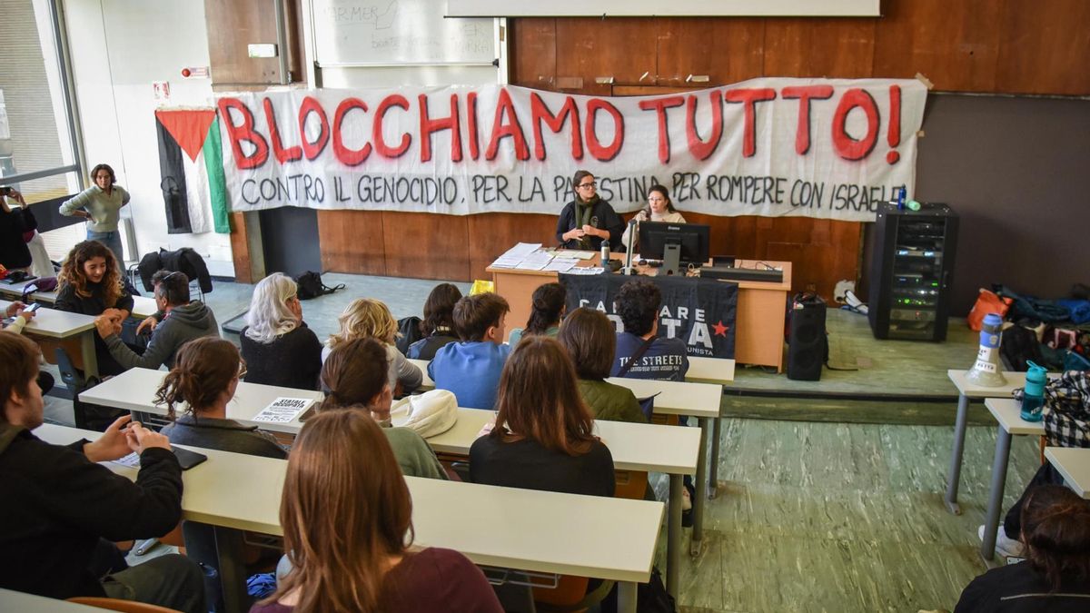 Students occupy the Milan State University under the slogan 'Let's block everything'