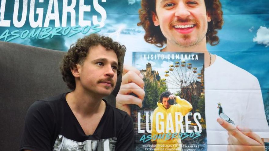 El youtuber Luisito Comunica habla en entrevista con Efe este lunes, en Guadalajara (México).