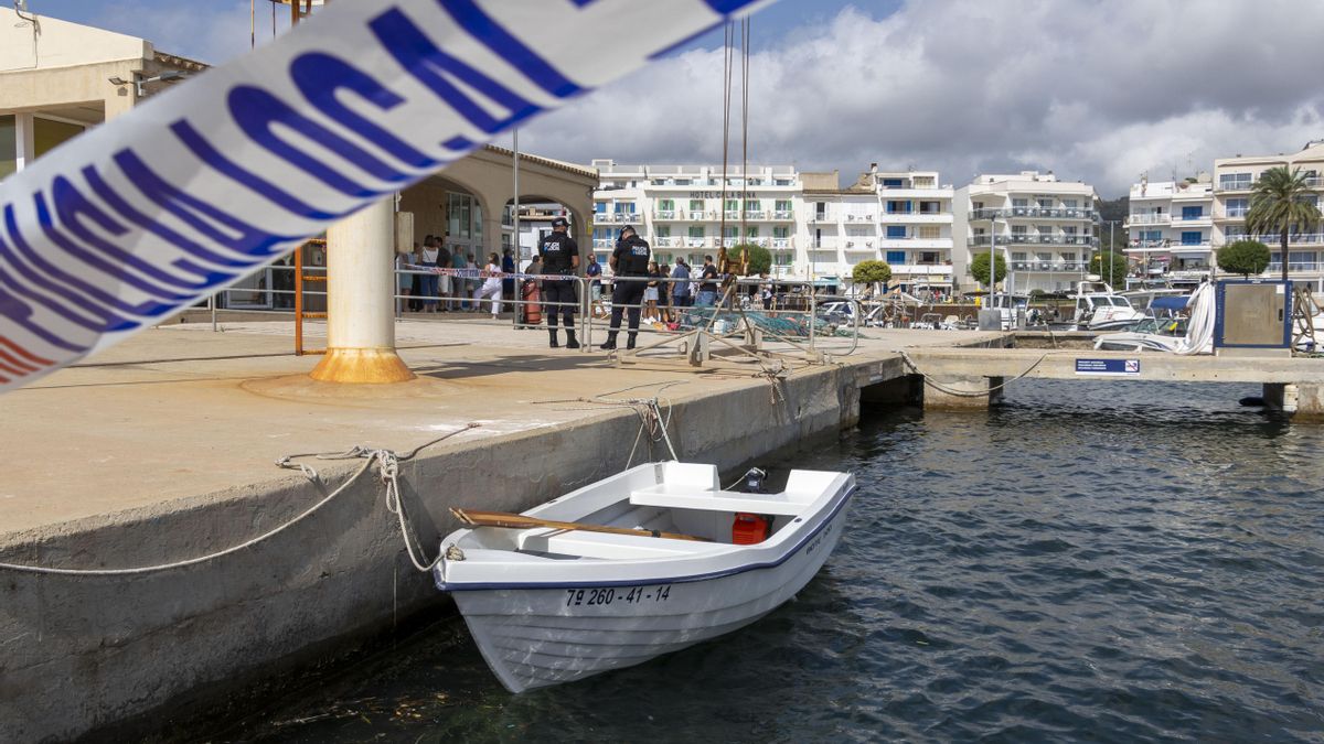 Imagen de la barca en la que viajaba el joven Guillem Comamala, de 21 años, que murió al ser arrollado por un yate.