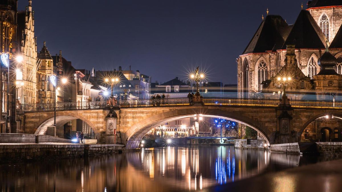El puente de San Miguel al anochecer.