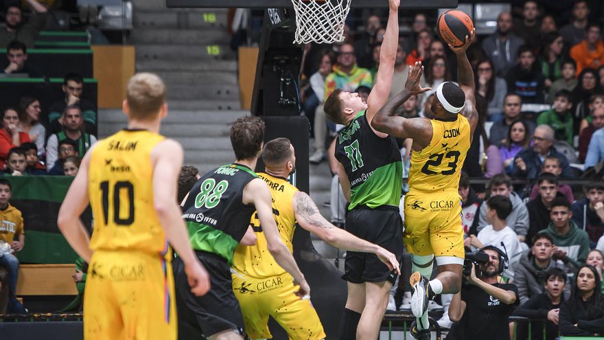 El Lenovo Tenerife sucumbe en Badalona