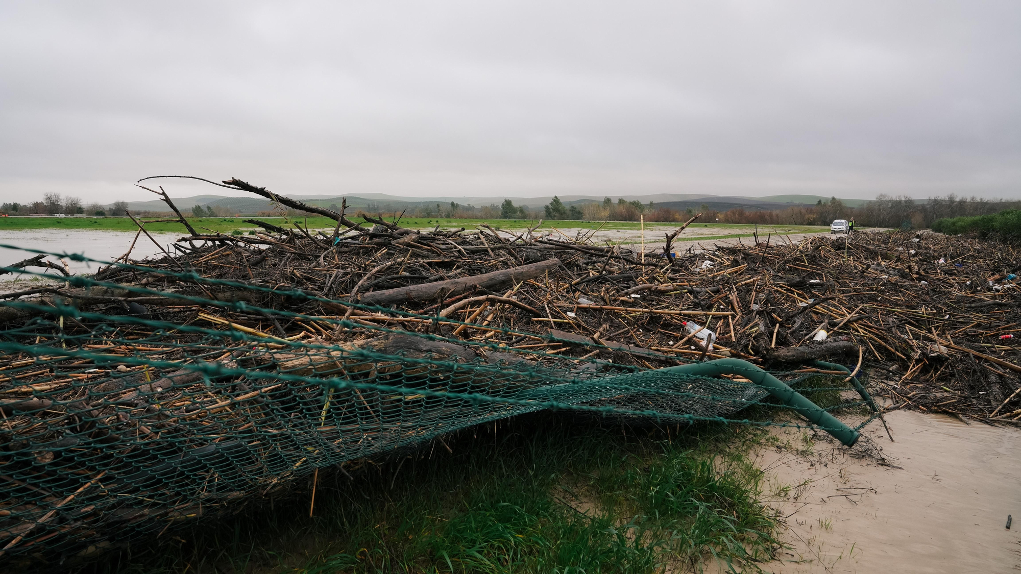El lodo y el barro, dentro de las parcelas de las calles Perdiz y La Tórtola