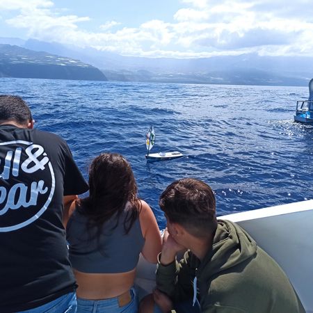 Botadura del bote educativo 'Buche Salado II'  en aguas de Tazacorte.