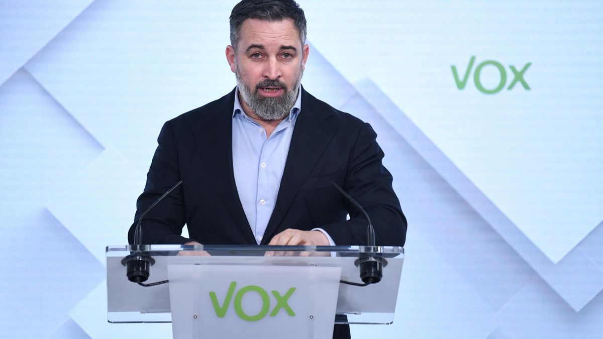 Archivo - El líder de Vox, Santiago Abascal, durante una rueda de prensa en la sede nacional del partido.