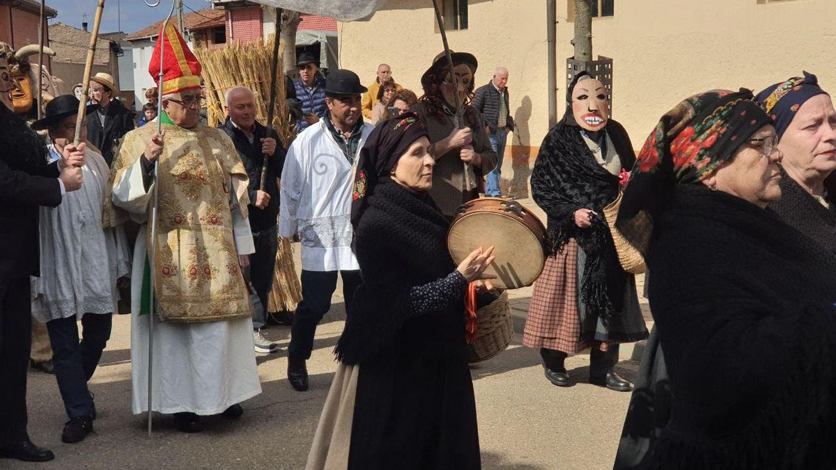 El último antruejo del invierno en León cobró forma de boda en Celadilla del Páramo