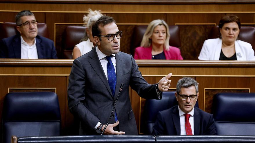 El vicepresidente primero y ministro de Economía, Comercio y Empresa, Carlos Cuerpo interviene en la sesión de control al Gobierno celebrada este miércoles en el Congreso.