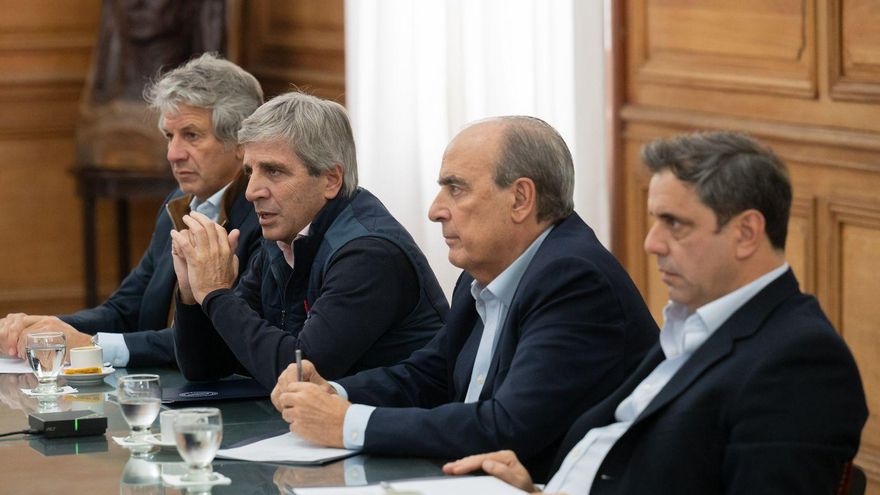 Caputo y Francos mantuvieron reuniones vía Zoom con gobernadores para convocarlos a que se sumen al plan del "dólar colchón"