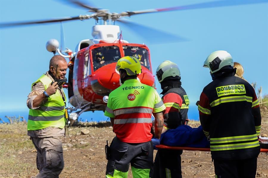 El Ejército del Aire ha realizado este miércoles un simulacro de accidente aéreo por primera vez en La Palma, con el objetivo de coordinar los equipos de emergencia en una isla no capitalina ante un catástrofe de ese tipo. EFE/Luis G. Morera