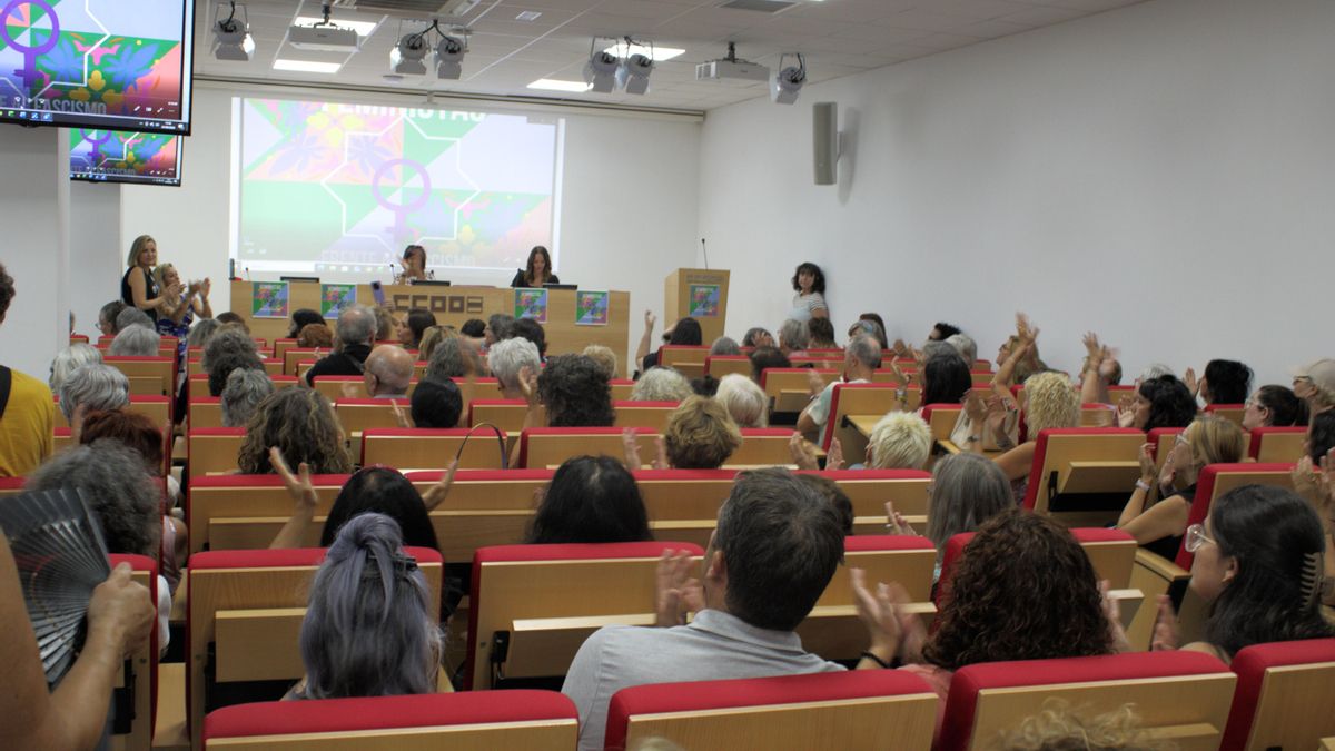 Encuentro para la presentación de Feministas frente al Fascismo, en la sede sevillana de CCOO.