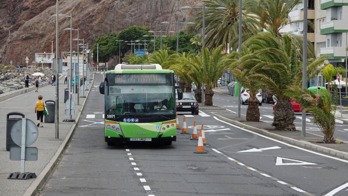 Santa Cruz de Tenerife activa el carril bus a Las Teresitas este fin de semana
