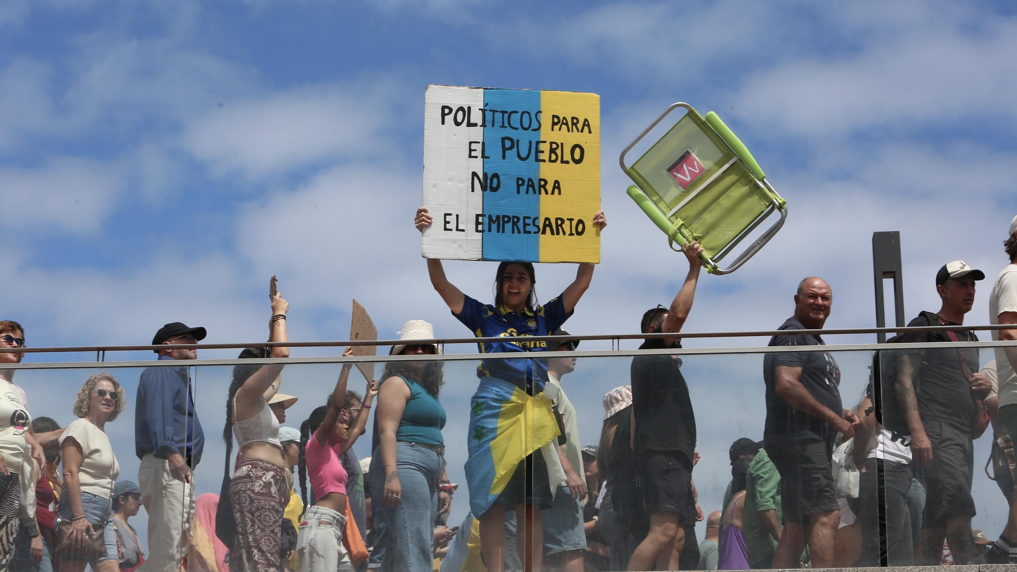 Manifestación en Gran Canaria bajo el lema 'Canarias tiene un límite'