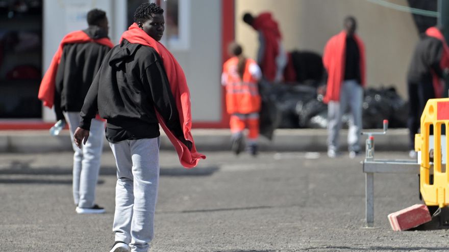 Seis niños, entre las últimas 178 personas llegadas a Tenerife y El Hierro