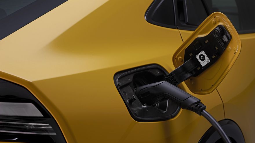 Toma de carga de la quinta generación del Prius, que no llegará a España.