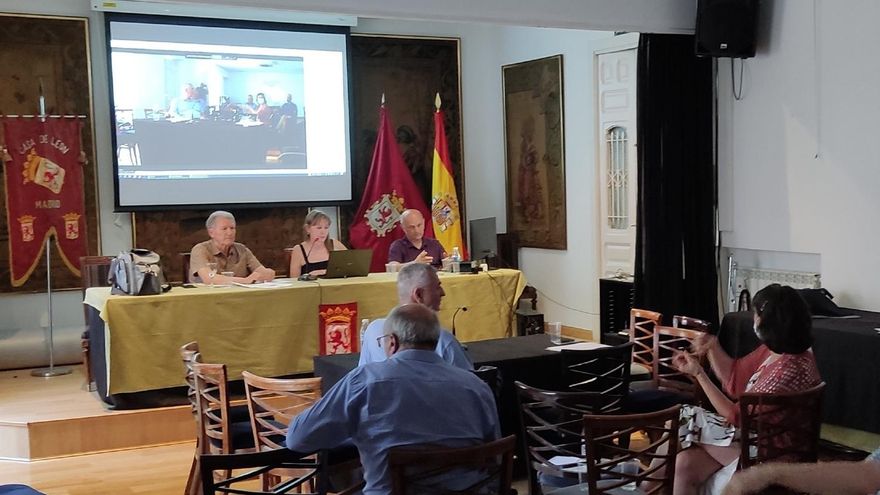 José Luis Prieto Arroyo deja la presidencia de la Casa de León en Madrid, que nombra a Belén Molleda.