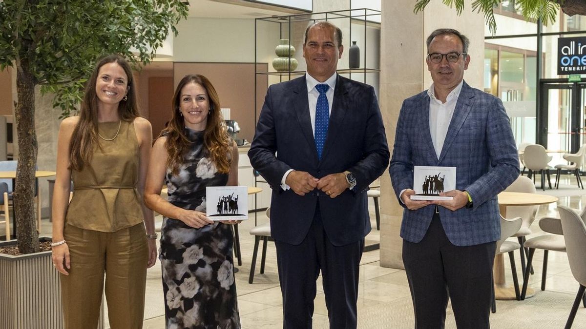 CaixaBank reconoce a dos empresas de Canarias que han contribuido a la vacunación de más de 65.000 niños de países africanos.