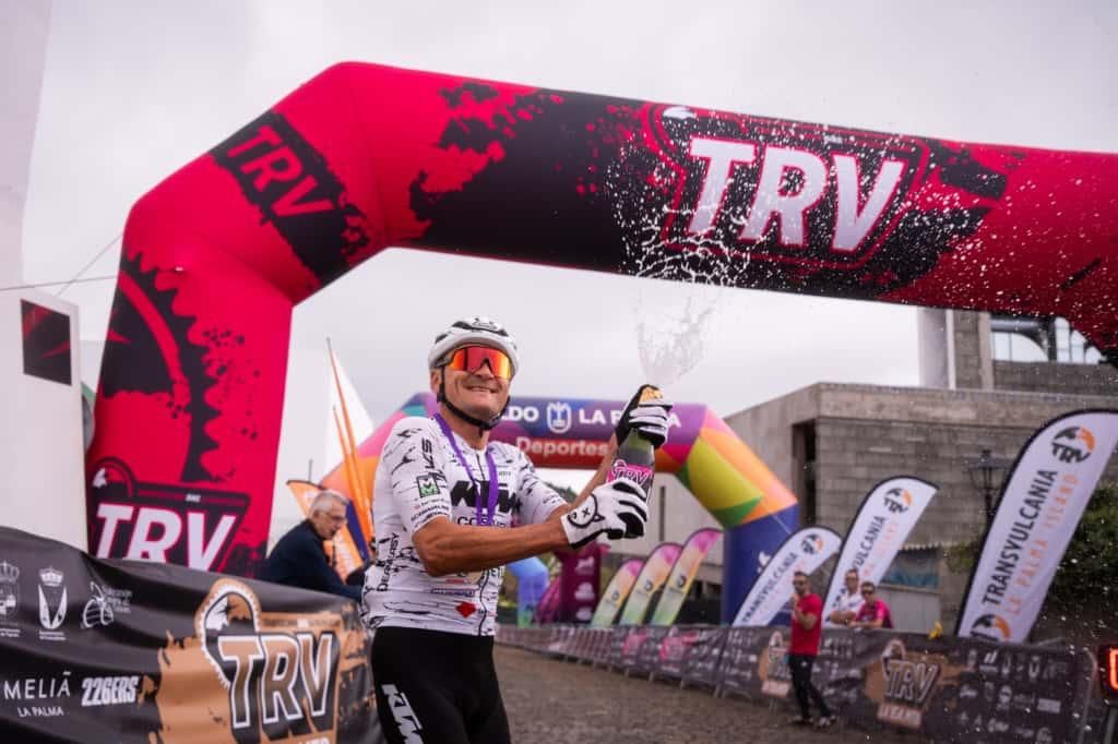 Jornada épica en la segunda etapa de la Transvulcania Bike en La Tea.