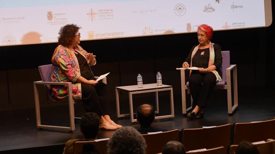 Olga Agüero y Rosa María Calaf en las IV Jornadas de Periodismo de elDiario.es Cantabria.