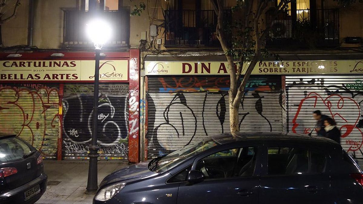Fotos | Guerra de grafiteros en el barrio hipster de Madrid