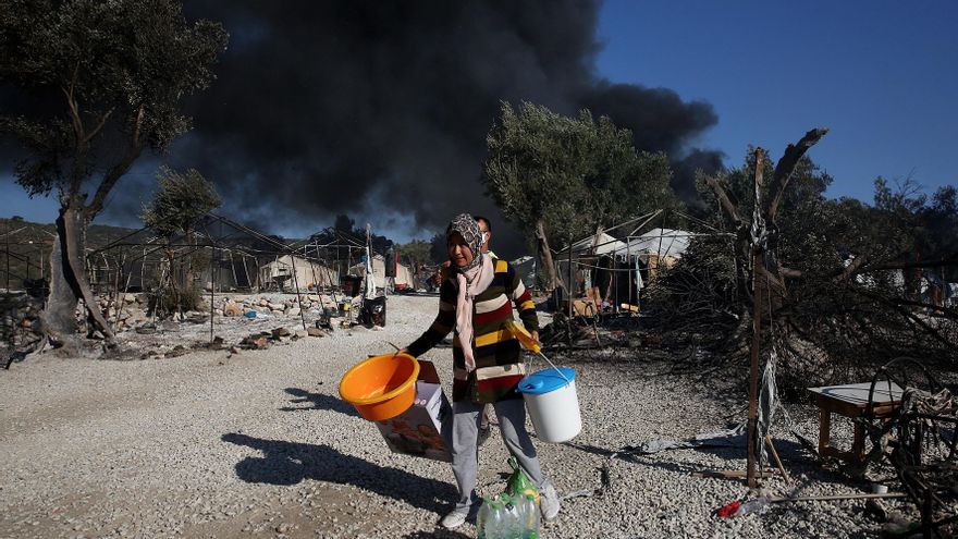 Unos 200 refugiados entran en el nuevo campo de Lesbos en las primeras 24 horas