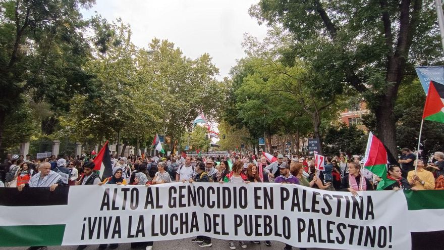 Miles de personas toman el centro de Madrid en solidaridad con Palestina: “Con nuestro dinero financian el genocidio”