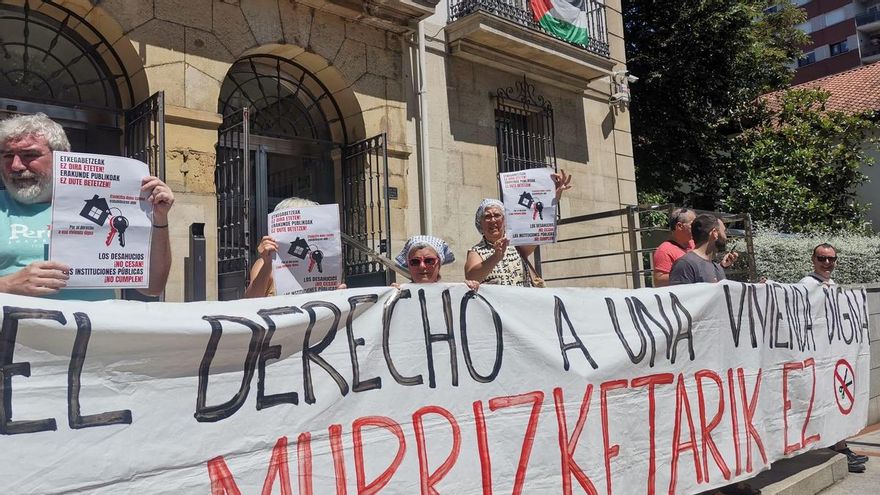 Una mujer y su hijo de cinco años, en riesgo de quedarse en la calle tras un desahucio en Sestao