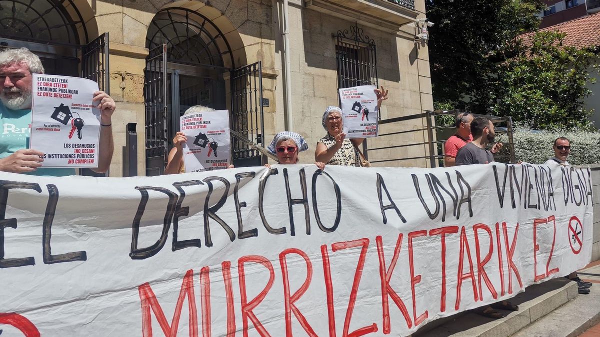 Una mujer y su hijo de cinco años, en riesgo de quedarse en la calle tras un desahucio en Sestao