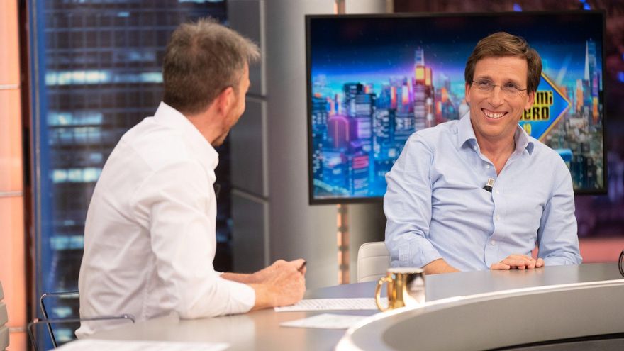 Maestre y Maroto cargan contra el "detalle romántico" de Almeida: "Quitar ropa del tendedero, machirulo nivel 100"