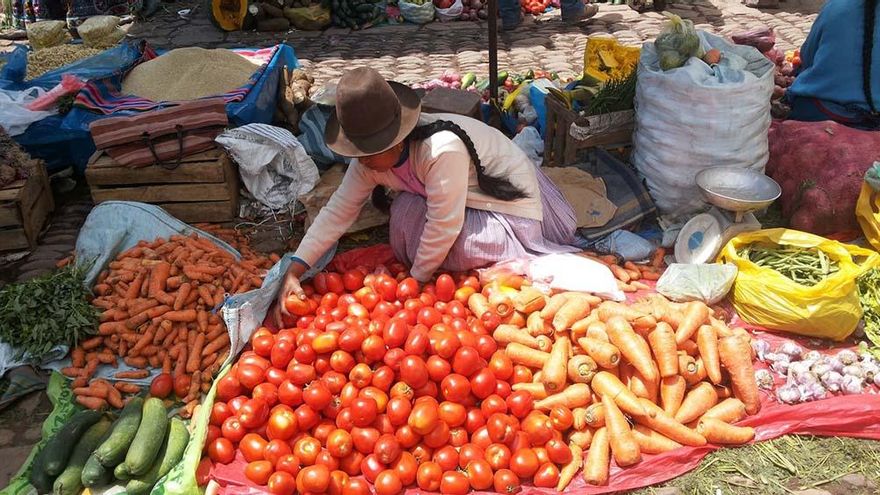 Los mercados y sus puestos son siempre importantes herramientas culturales.