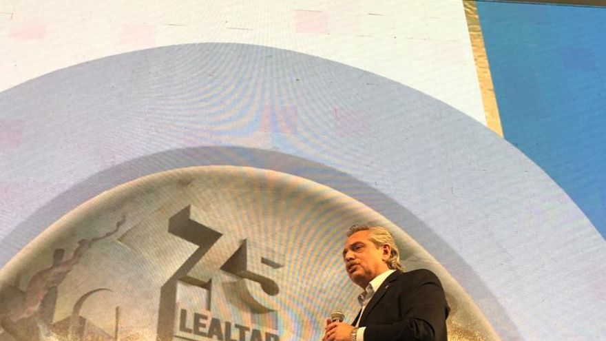 Chats frenéticos y amenaza de faltazos, la pelea detrás del acto de Alberto en la CGT