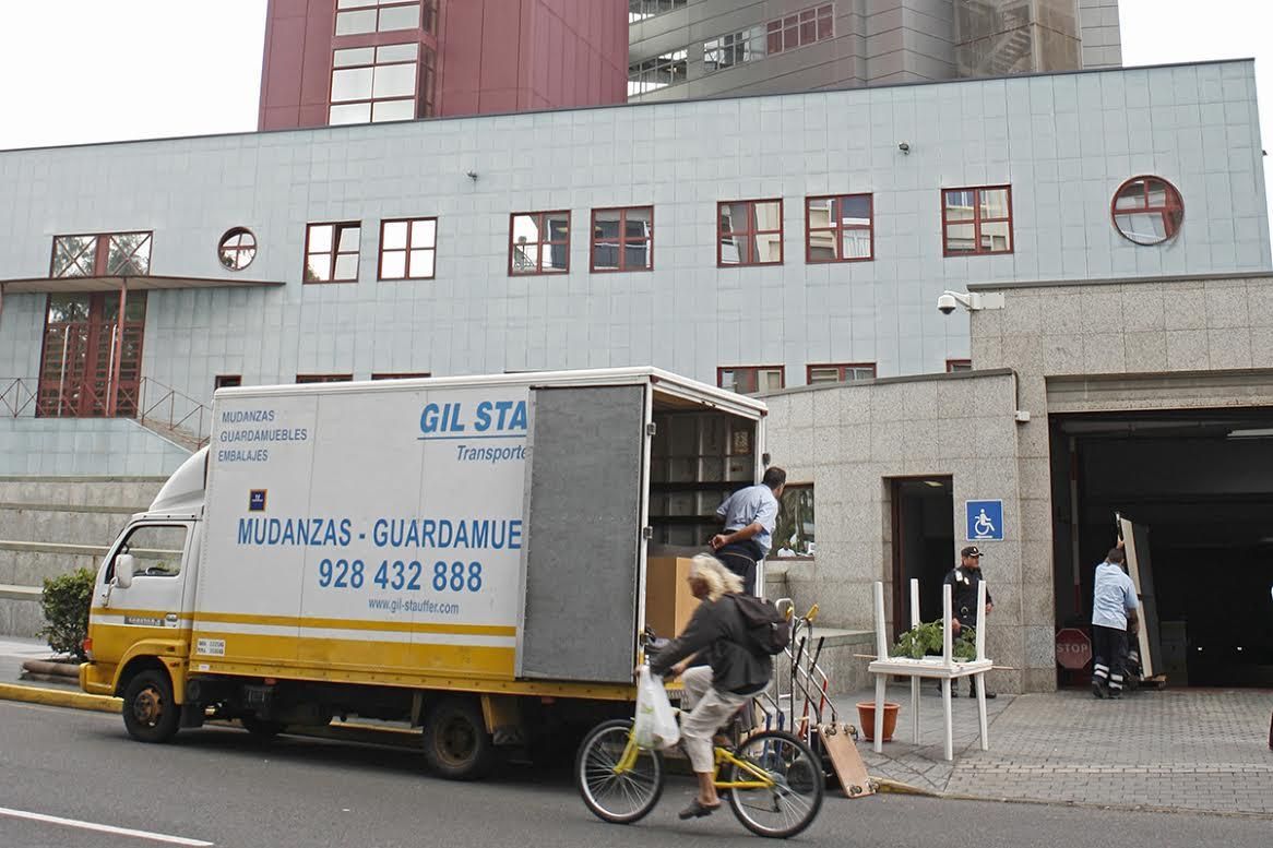 Mudanza de la comisaría de la calle Venegas a la Jefatura Superior de Policía de Canarias.(ALEJANDRO RAMOS)