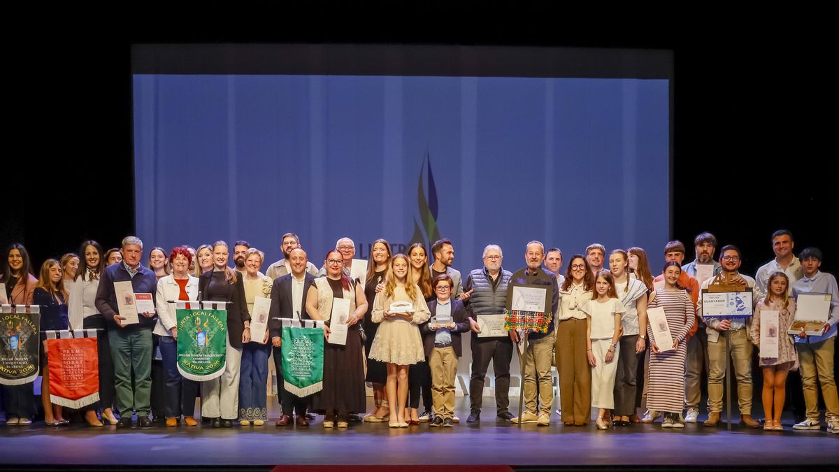 La falla Passeig de Tavernes de la Valldigna aconsegueix un doblet a la Festa de les Lletres Falleres