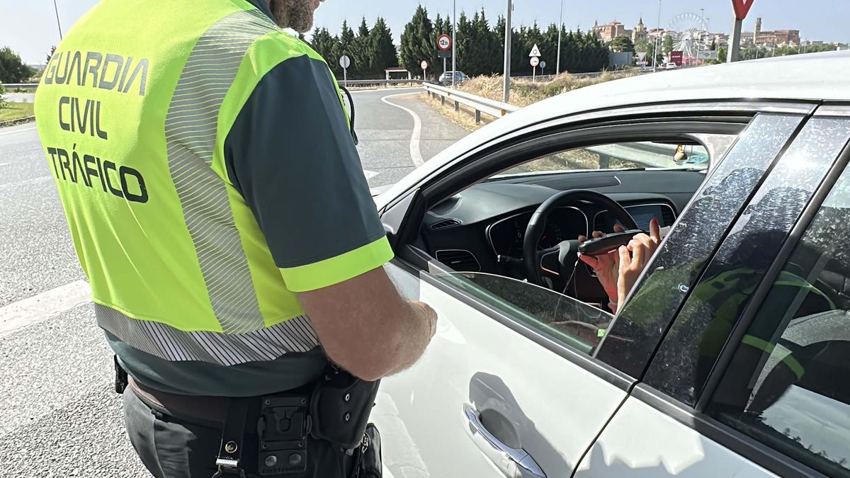 Pillado dos veces en la misma tarde conduciendo bebido por La Rioja: a pesar de tener el coche inmovilizado volvió a ponerse al volante