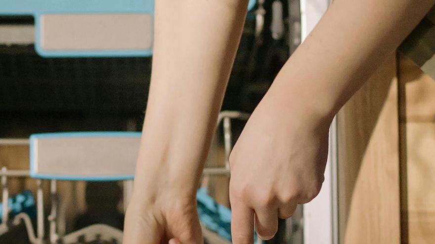 Las 7 reglas para cargar bien el lavavajillas: optimiza el espacio, la limpieza y ahorra