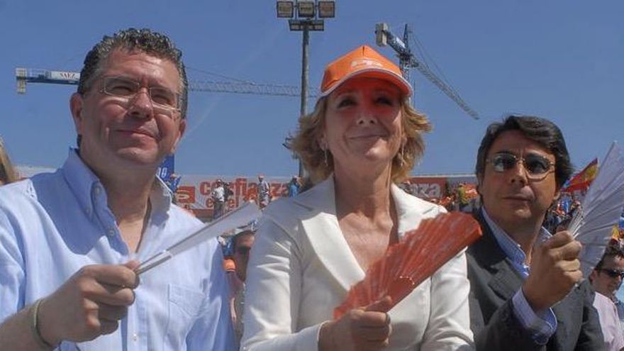 Francisco Granados, Esperanza Aguirre e Ignacio González en un acto de campaña