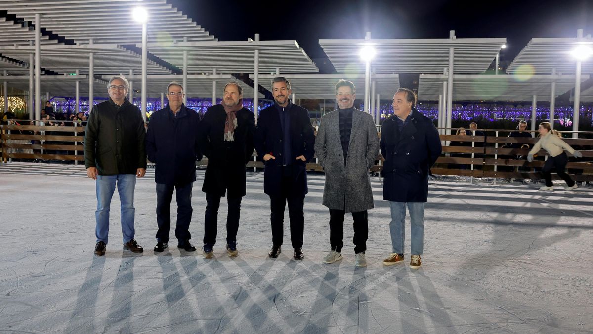 Polémica por la pista de hielo del Canal: la Comunidad de Madrid la inauguró sin licencia y el césped quedó dañado
