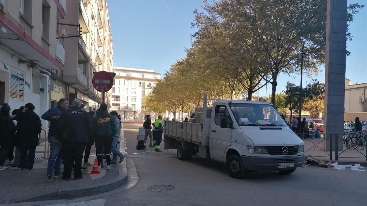 Los vecinos del bloque 3 de la plaza de Santa Clara de Huesca regresan a sus casas ocho meses después del desalojo