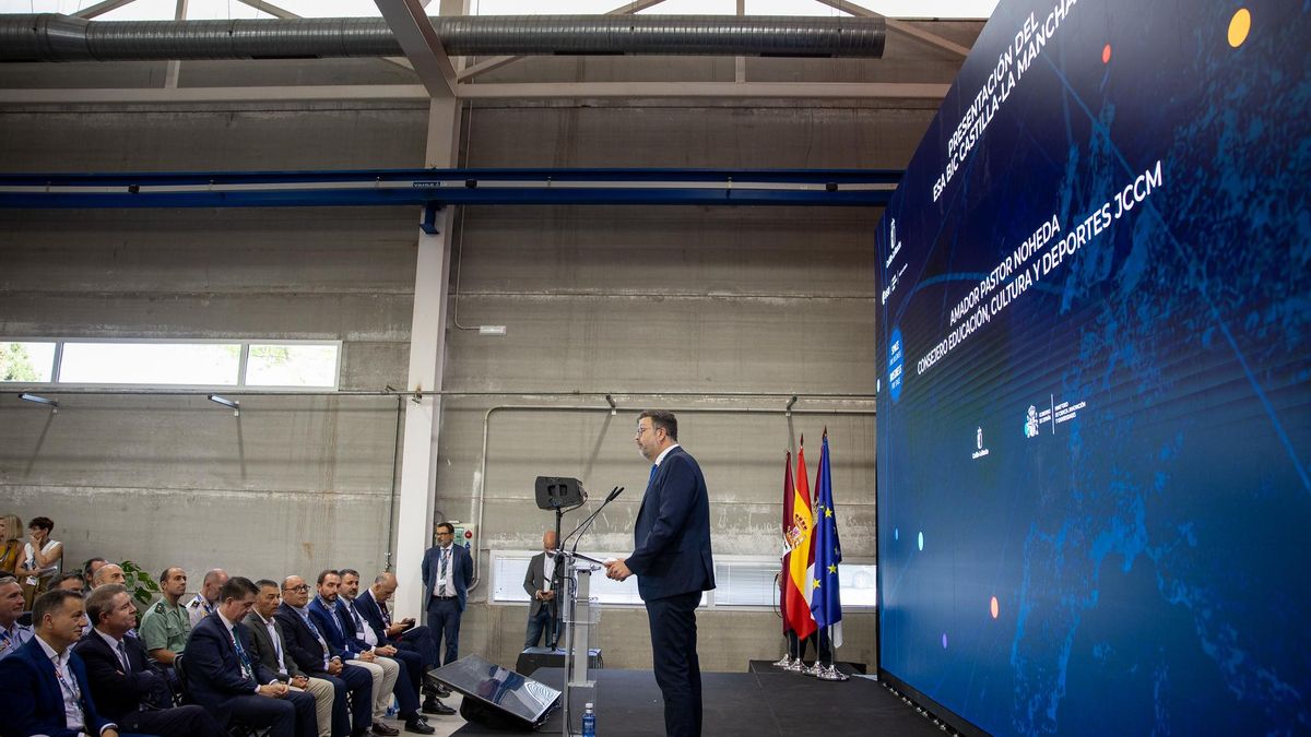 El consejero de Educación, Amador Pastor durante la presentación del Programa ESA BIC Castilla-La Mancha
