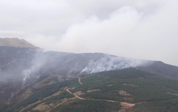 El incendio de Peñalba de la Sierra, en Guadalajara, ha seguido avanzando este domingo 28 de septiembre de 2025, hacia el puerto de la Quesera