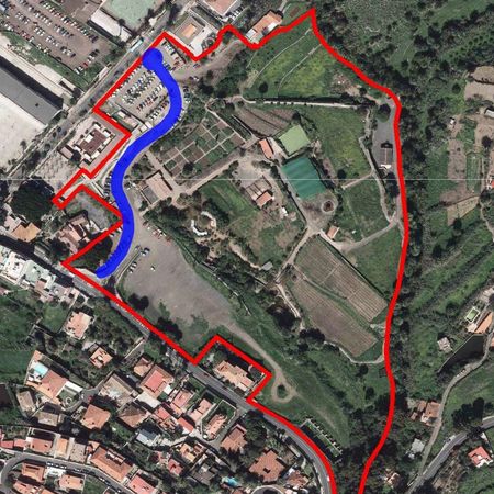 Plano de la Finca El Galeón con el nuevo acceso, en azul, a Santa Brígida desde la GC-15