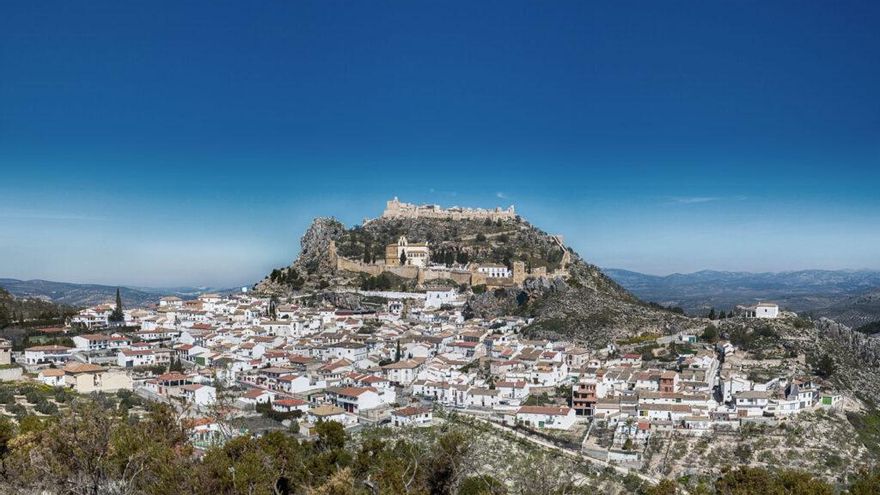 A 30 minutos de Jaén: el pueblo que fue clave en la conquista de Granada y aún conserva una fortaleza del siglo XV