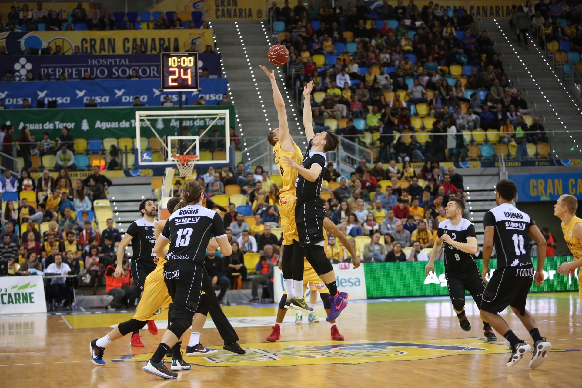 Partido entre el Herbalife Gran Canaria y el Dominion Bilbao Basket en el Gran Canaria Arena. (Alejandro Ramos).