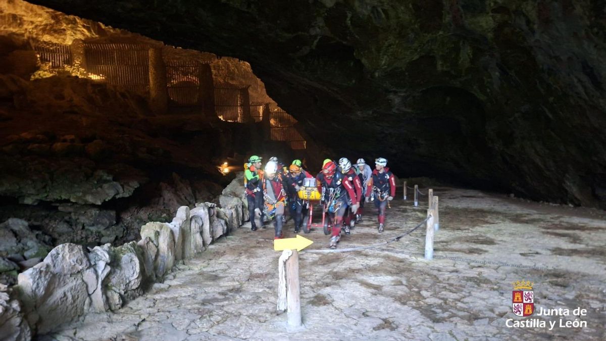 Rescate en la Cueva de Valporquero